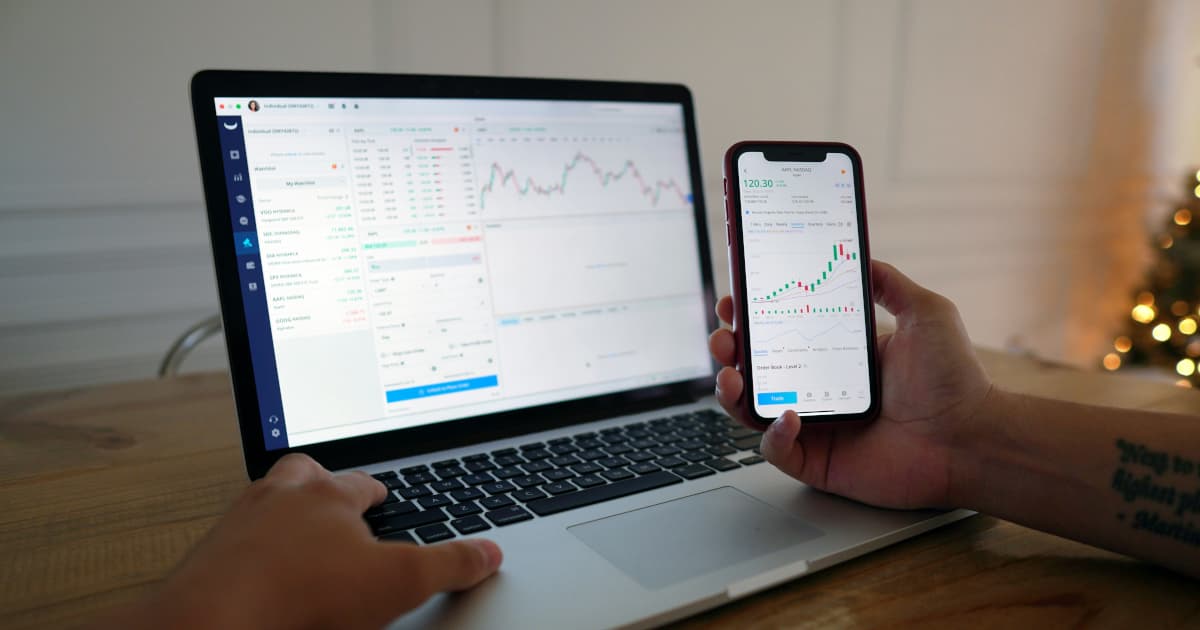 Economist Forecasts Modest Global Growth Amid Higher Rates, Fragmentation, and AI Advances in 2026