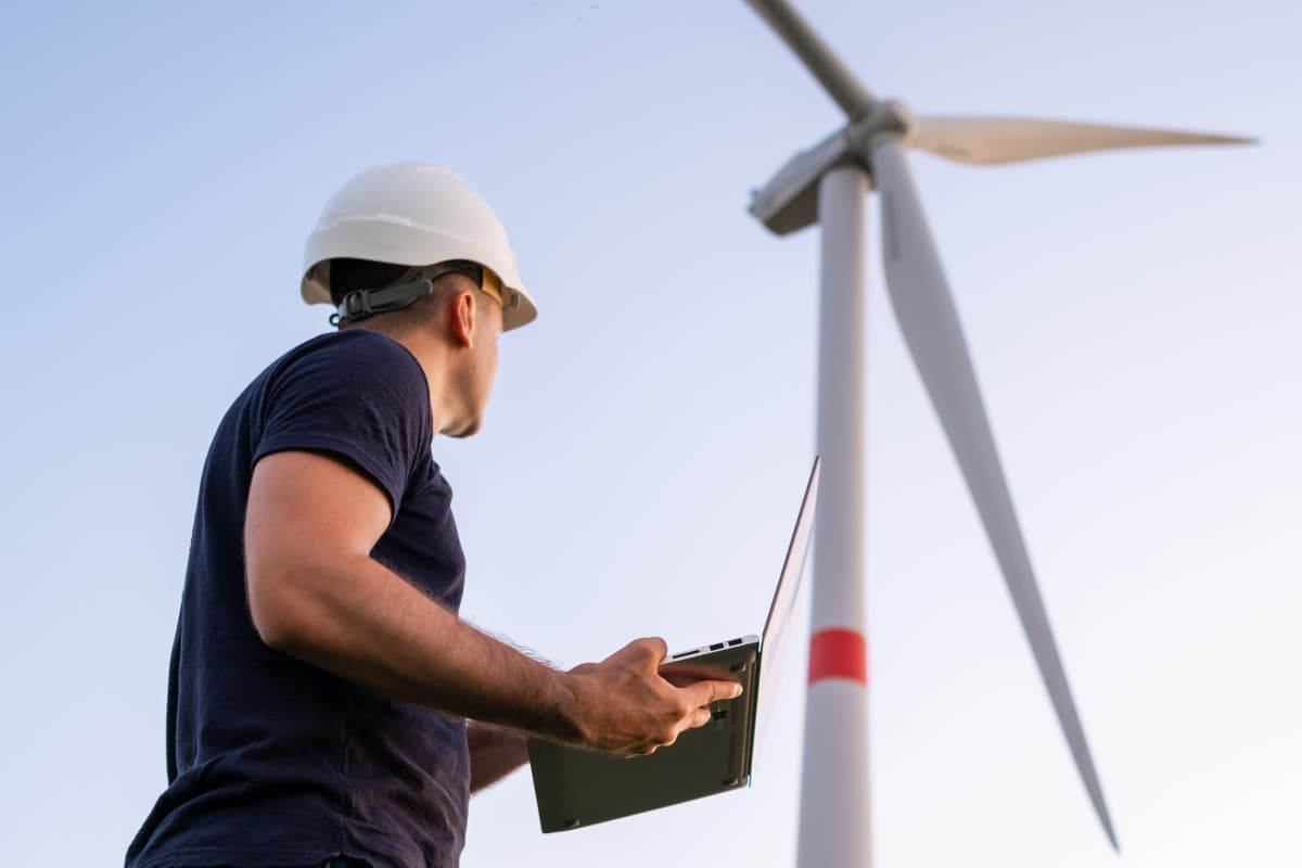 Australia's Wind Energy Expansion Drives Specialized Workforce Recruitment
